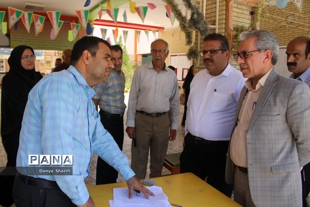 بازدید معاون پژوهش، برنامه‌ریزی و توسعه منابع انسانی آموزش و پرورش استان بوشهر از روند بررسی مدارک آزمون استخدامی