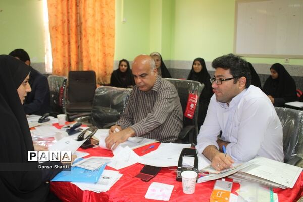 بازدید معاون پژوهش، برنامه‌ریزی و توسعه منابع انسانی آموزش و پرورش استان بوشهر از روند بررسی مدارک آزمون استخدامی
