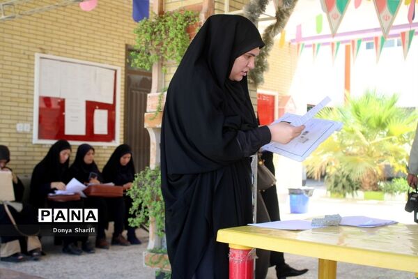 بازدید معاون پژوهش، برنامه‌ریزی و توسعه منابع انسانی آموزش و پرورش استان بوشهر از روند بررسی مدارک آزمون استخدامی
