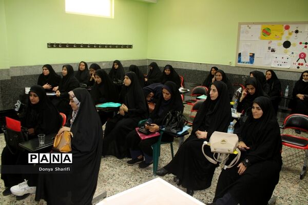 بازدید معاون پژوهش، برنامه‌ریزی و توسعه منابع انسانی آموزش و پرورش استان بوشهر از روند بررسی مدارک آزمون استخدامی