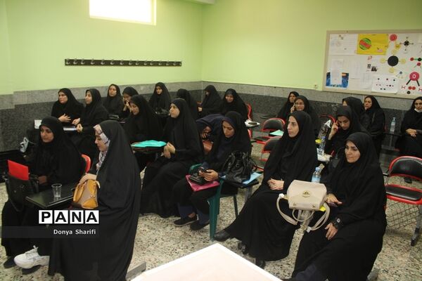بازدید معاون پژوهش، برنامه‌ریزی و توسعه منابع انسانی آموزش و پرورش استان بوشهر از روند بررسی مدارک آزمون استخدامی