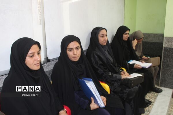 بازدید معاون پژوهش، برنامه‌ریزی و توسعه منابع انسانی آموزش و پرورش استان بوشهر از روند بررسی مدارک آزمون استخدامی