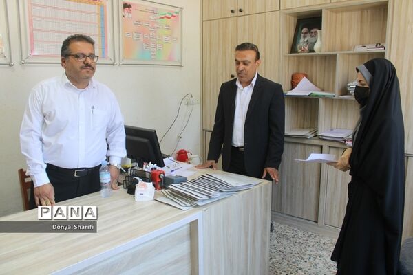 بازدید معاون پژوهش، برنامه‌ریزی و توسعه منابع انسانی آموزش و پرورش استان بوشهر از روند بررسی مدارک آزمون استخدامی