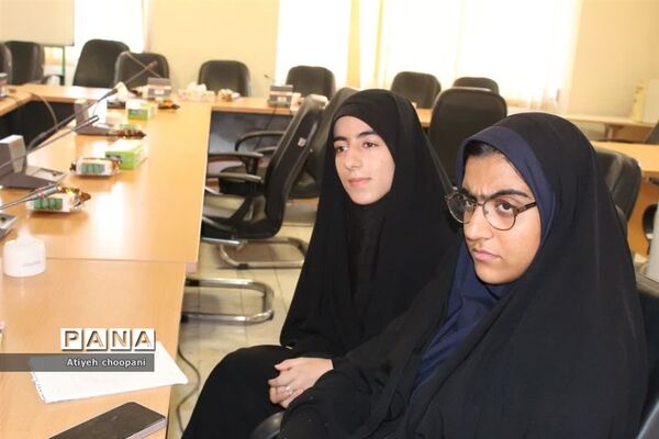 نشست دانش‌آموزان مجلس دانش‌آموزی با مسئولان سازمان دانش‌آموزی شهر تهران