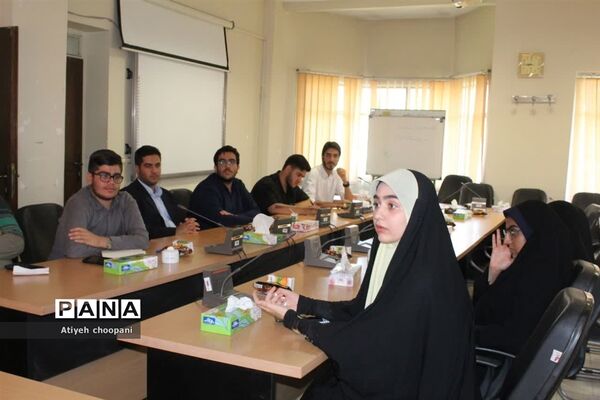 نشست دانش‌آموزان مجلس دانش‌آموزی با مسئولان سازمان دانش‌آموزی شهر تهران