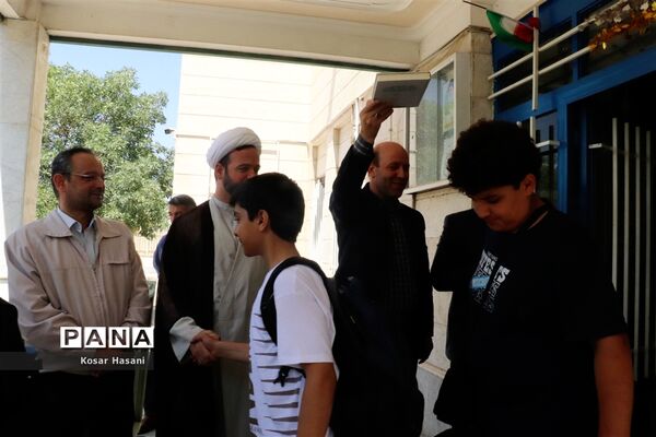 دومین کاروان اردوی زیارتی مشهد مقدس برای دانش‌آموزان و فرهنگیان آذربایجان شرقی