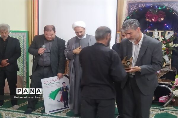 مراسم ترحیم دانش‌آموز قهرمان کاشمری