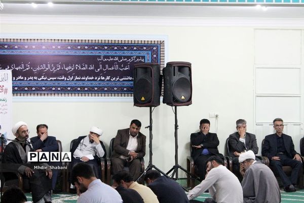 مراسم ترحیم دانش‌آموز قهرمان کاشمری