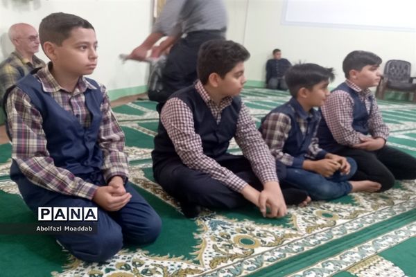 مراسم ترحیم دانش‌آموز قهرمان کاشمری