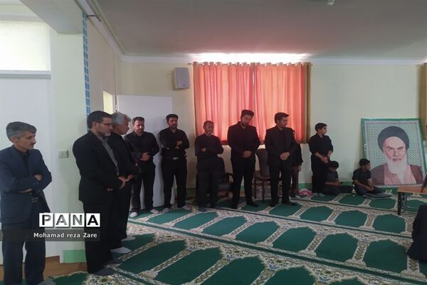 مراسم ترحیم دانش‌آموز قهرمان کاشمری