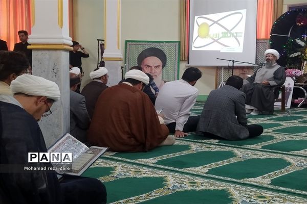 مراسم ترحیم دانش‌آموز قهرمان کاشمری