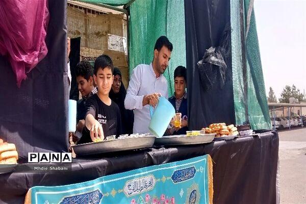 مراسم ترحیم دانش‌آموز قهرمان کاشمری