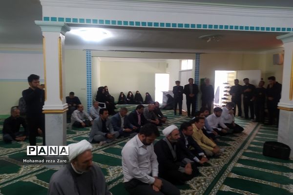 مراسم ترحیم دانش‌آموز قهرمان کاشمری