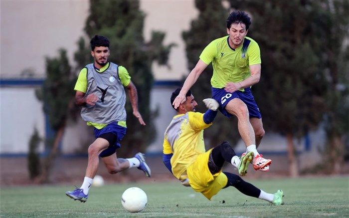 حضور فعال آزمون در تمرین استقلال