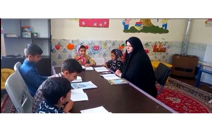 برگزاری کلاس‌های تابستانه در کانون فرهنگی تربیتی شهید‌مؤمنی شهر دامنه/ فیلم