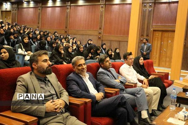 آیین تجلیل از برگزیدگان چهل و یکمین جشنواره فرهنگی هنری ناحیه۶