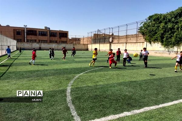 افتتاح دو زمین چمن مصنوعی در آموزش و پرورش شهرستان خمینی‌شهر