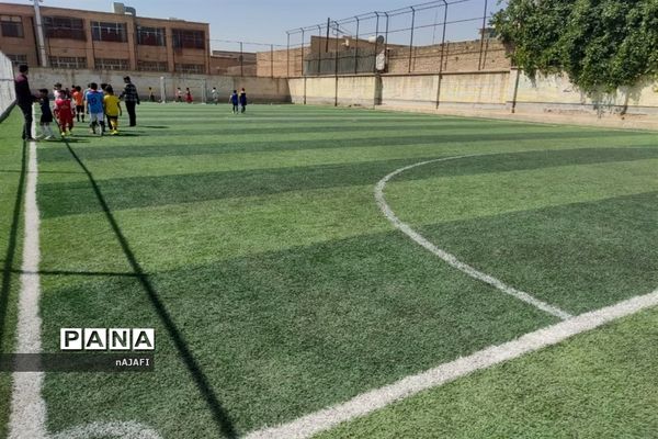 افتتاح دو زمین چمن مصنوعی در آموزش و پرورش شهرستان خمینی‌شهر
