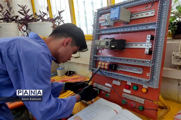 برگزاری مسابقات علمی مهارتی هنرستان‌های استان فارس