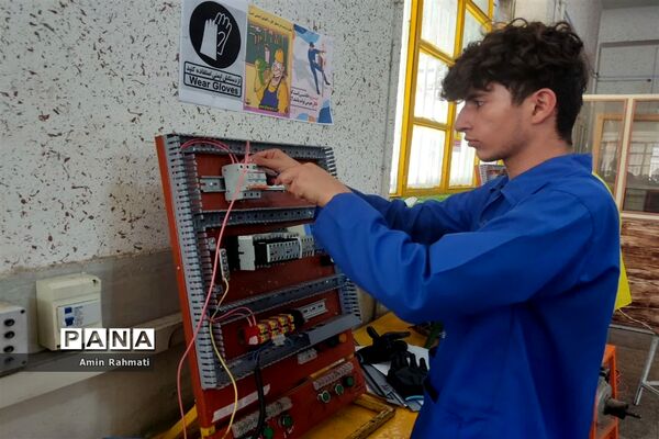 برگزاری مسابقات علمی مهارتی هنرستان‌های استان فارس