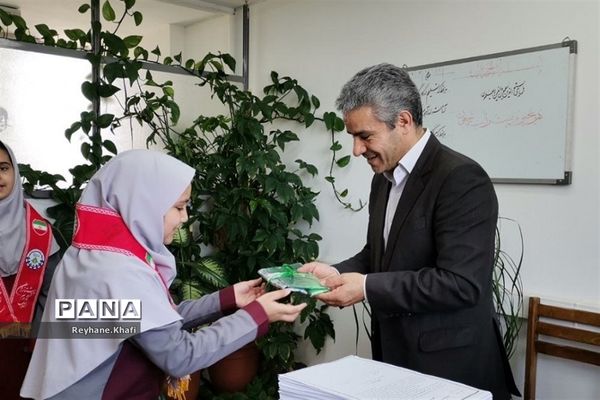 ‌تقدیر از کارمندان  معاونت آموزش متوسطه اداره‌کل امور شاهد و ایثارگران به‌مناسبت عید غدیرخم