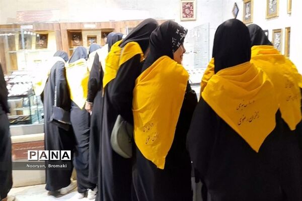 بازدید دانش‌آموزان زیارت اولی از موزه رضوی حرم امام رضا (ع)