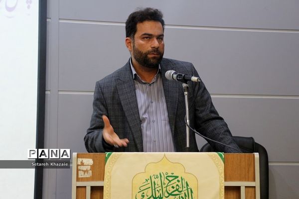 تجلیل از برگزیدگان چهل‌و‌یکمین جشنواره فرهنگی هنری مقطع ابتدایی ناحیه 6