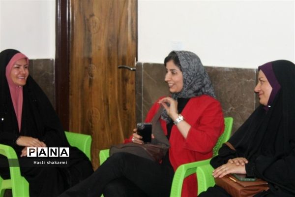 افتتاحیه کلاس‌های طراحی و سیاه‌قلم فرهنگسرا در روستای اصیل‌آباد