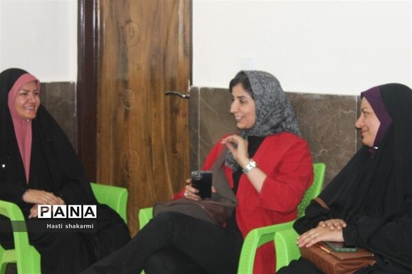 افتتاحیه کلاس‌های طراحی و سیاه‌قلم فرهنگسرا در روستای اصیل‌آباد