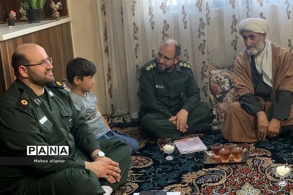 دیدار با خانواده شهدای سادات مدافع حرم در قرچک