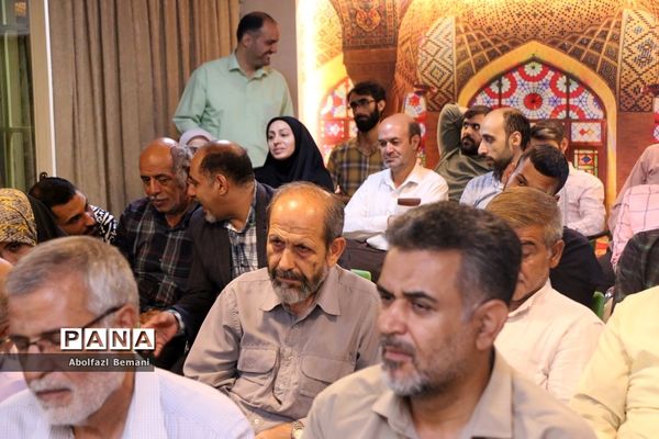 رونمایی از کتاب «درخت تنها» در قم