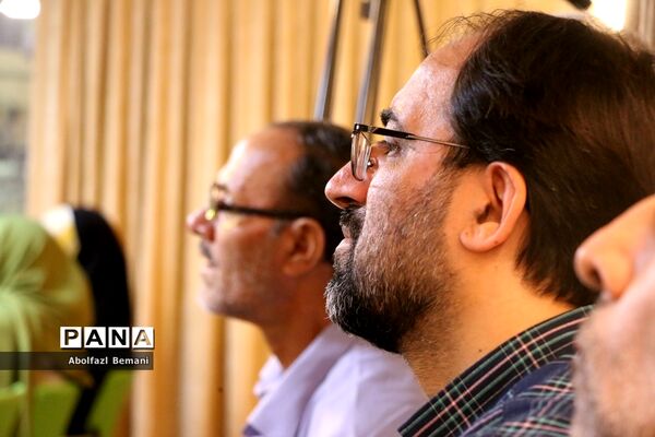 رونمایی از کتاب «درخت تنها» در قم