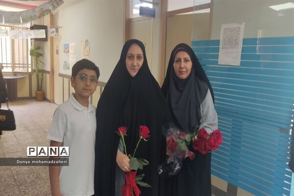 برگزاری جشن عید غدیر توسط دانش‌آموزان در اداره آموزش و پرورش منطقه۲