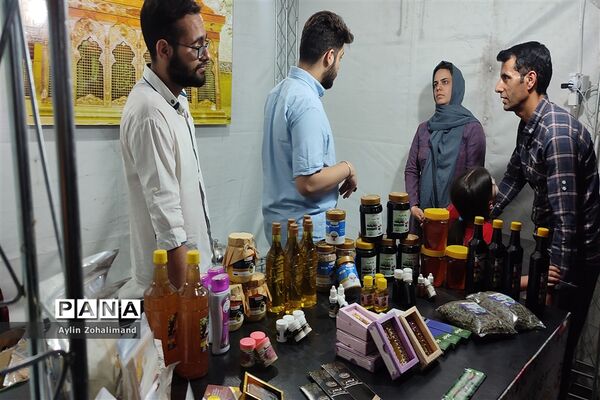 شب دوم نمایشگاه  عید غدیر در شهرستان رباط‌کریم