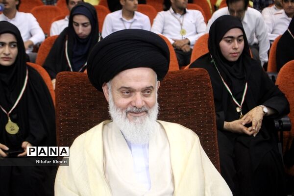 همایش  منتخبین دومین دوره طرح دانش‌آموز تراز انقلاب اسلامی  در بوشهر