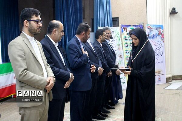 تجلیل از دانش‌آموزان منتخبین دومین دوره طرح دانش‌آموز تراز انقلاب اسلامی در بوشهر