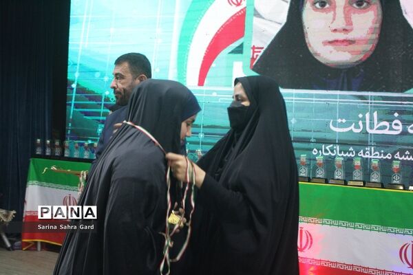 تجلیل از دانش‌آموزان منتخبین دومین دوره طرح دانش‌آموز تراز انقلاب اسلامی در بوشهر