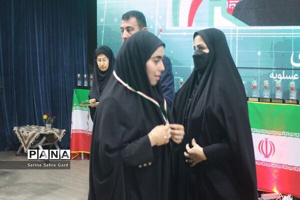 تجلیل از دانش‌آموزان منتخبین دومین دوره طرح دانش‌آموز تراز انقلاب اسلامی در بوشهر