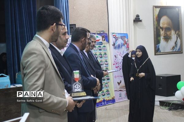 تجلیل از دانش‌آموزان منتخبین دومین دوره طرح دانش‌آموز تراز انقلاب اسلامی در بوشهر