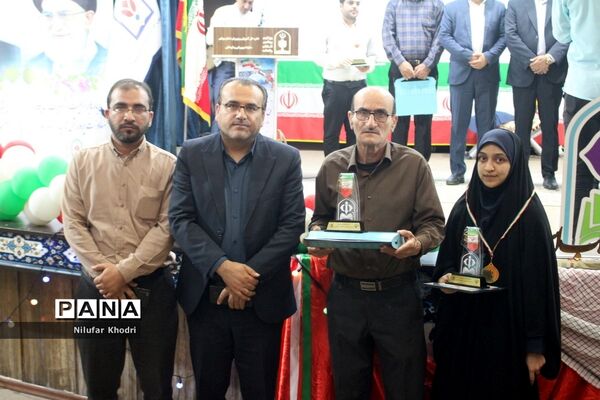 تجلیل از دانش‌آموزان منتخبین دومین دوره طرح دانش‌آموز تراز انقلاب اسلامی در بوشهر