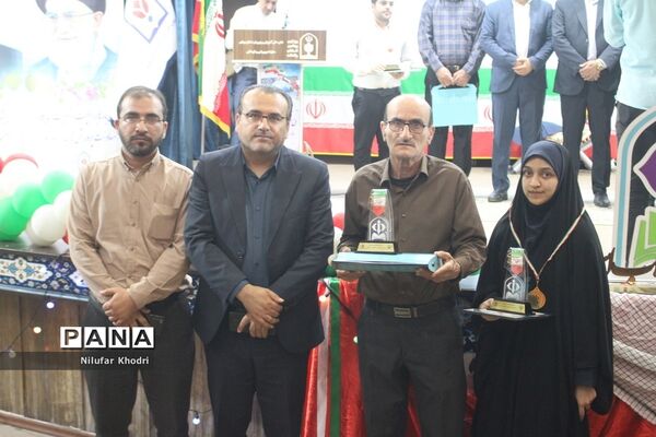 تجلیل از دانش‌آموزان منتخبین دومین دوره طرح دانش‌آموز تراز انقلاب اسلامی در بوشهر