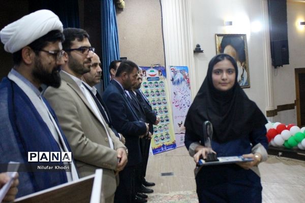 تجلیل از دانش‌آموزان منتخبین دومین دوره طرح دانش‌آموز تراز انقلاب اسلامی در بوشهر