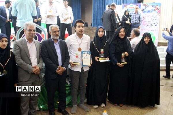 تجلیل از دانش‌آموزان منتخبین دومین دوره طرح دانش‌آموز تراز انقلاب اسلامی در بوشهر
