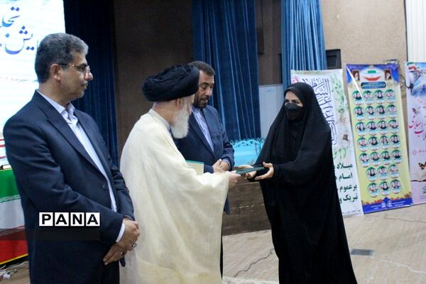 تجلیل از روسا، معاونان و کارشناسان امور تربیتی استان بوشهر در همایش منتخبین طرح دانش‌آموز تراز انقلاب اسلامی