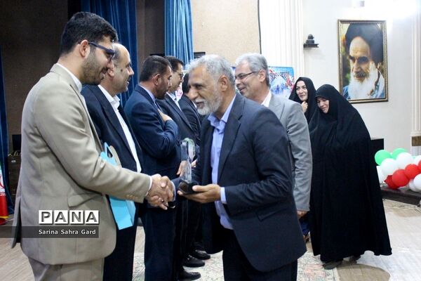 تجلیل از روسا، معاونان و کارشناسان امور تربیتی استان بوشهر در همایش منتخبین طرح دانش‌آموز تراز انقلاب اسلامی