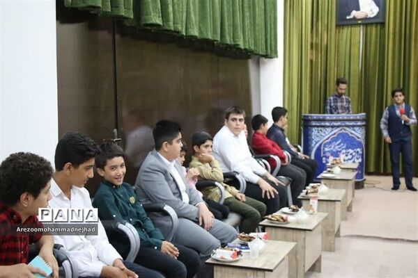 دیدار امام جمعه قرچک با مداحان نوجوان به‌مناسبت دهه امامت و ولایت
