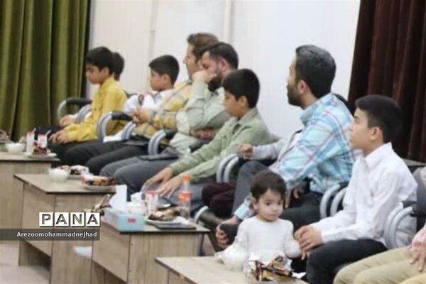 دیدار امام جمعه قرچک با مداحان نوجوان به‌مناسبت دهه امامت و ولایت