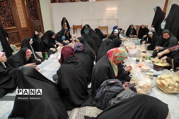 پویش میزبانی از زائران حرم مطهر حضرت احمد بن موسی توسط دانش‌آموزان