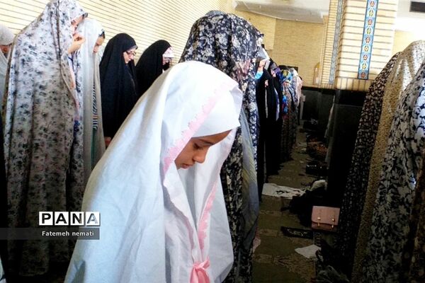 تقدیر از فرهنگیان و دانش‌آموزان فعال در مسابقات قرآنی در نمازجمعه ملارد