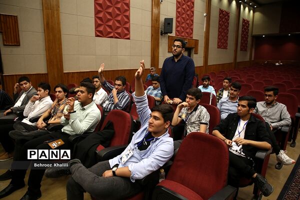 جلسه توجیهی یازدهمین دوره مجلس دانش‌آموزی در اردوگاه شهید‌باهنر